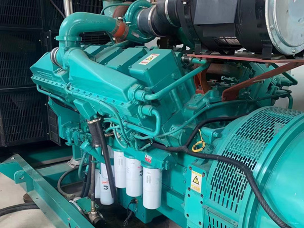 江岸更换100kW柴油发电机组机油时，需要注意哪些事项？