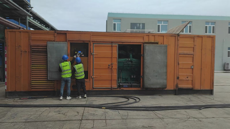 江岸如何检查柴油发电机组的机油油位？